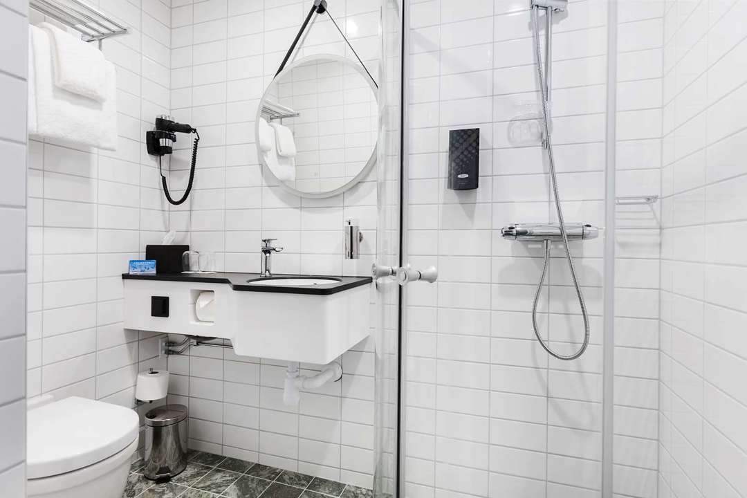 56044 054 Guestroom