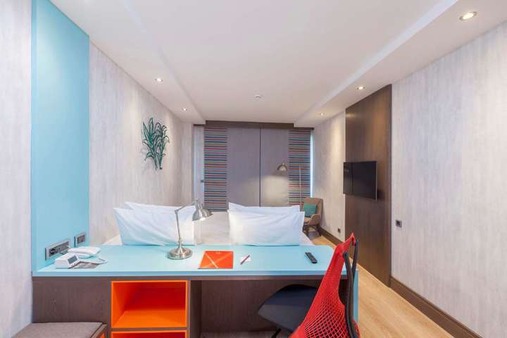 78034 010 Guestroom