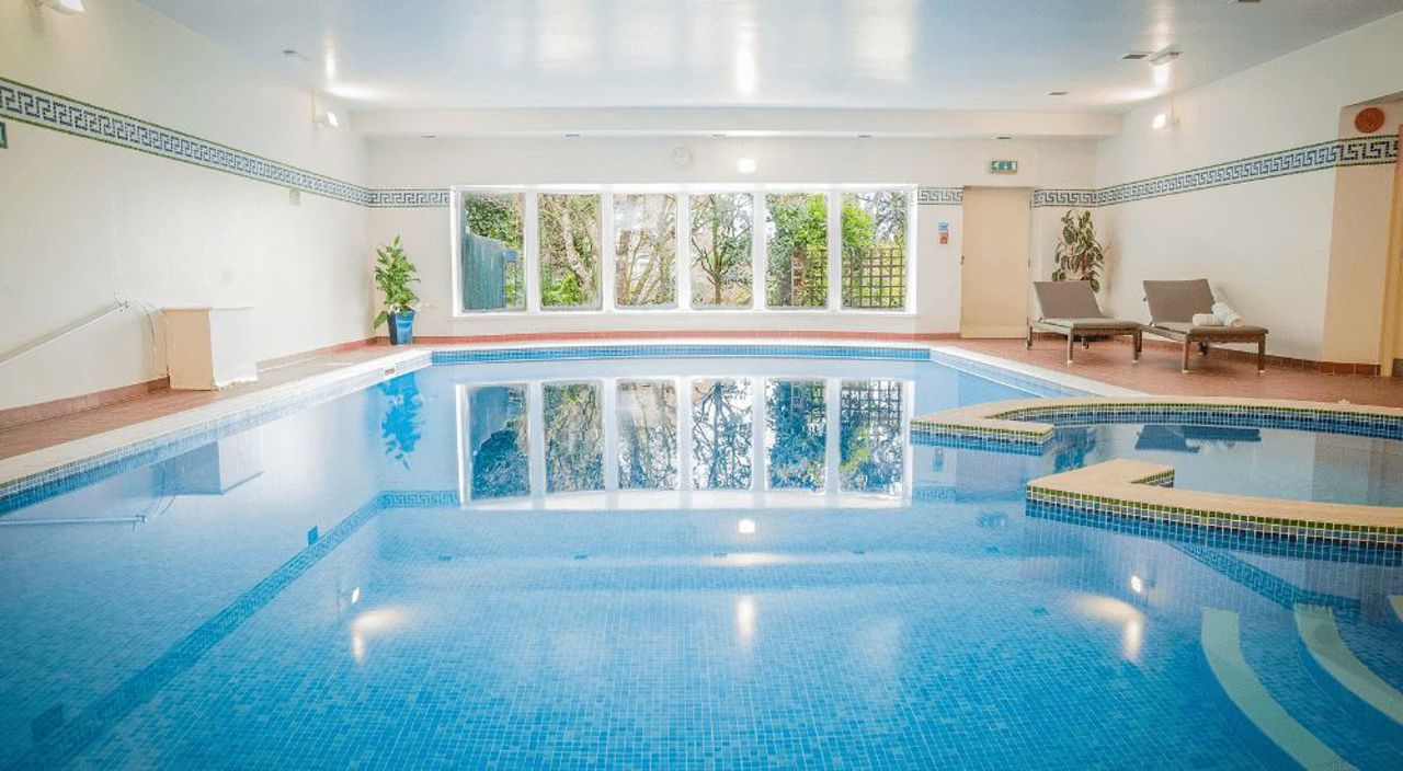 Barton Manor, Uk