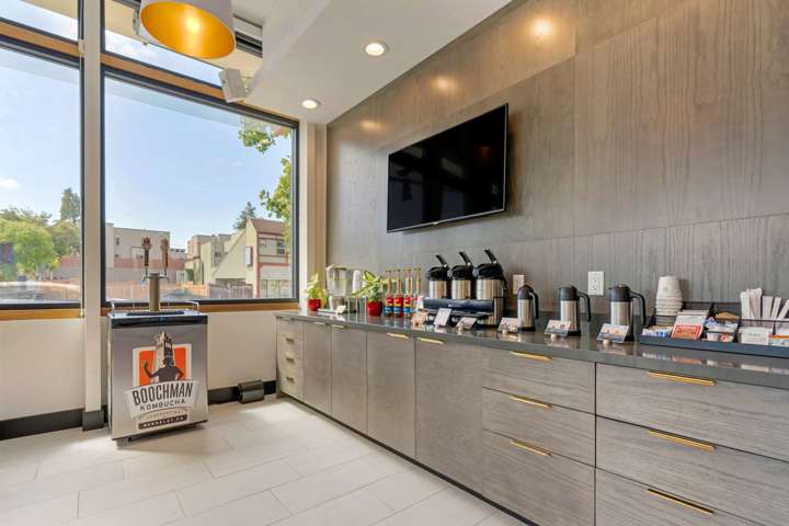 05754 004 Lobby